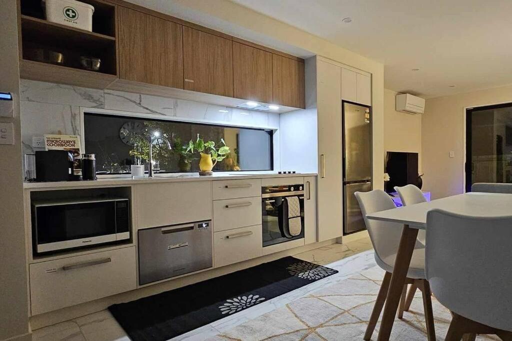 2-Bedroom Ensuite, Close To City, Comfortable, Accessible With Own Parking Christchurch Kültér fotó