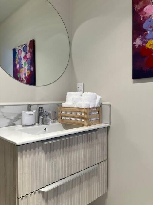 2-Bedroom Ensuite, Close To City, Comfortable, Accessible With Own Parking Christchurch Kültér fotó