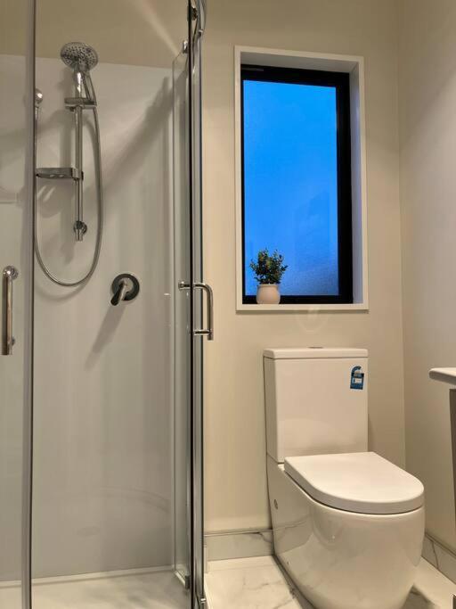 2-Bedroom Ensuite, Close To City, Comfortable, Accessible With Own Parking Christchurch Kültér fotó